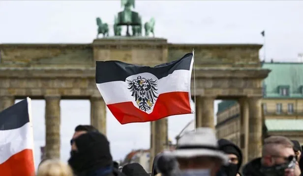 analiz-fetoye-kol-kanat-geren-almanya-imparatorluk-vatandasi-hareketi-ile-sarsildi-1670436829762.jpeg İkiyüzlü Der Spiegel! 15 Temmuz'da başka Alman FETÖ'süne başka-11