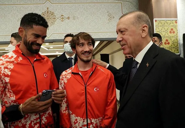 son-dakika-baskan-erdogandan-sporun-yildizlari-iftarinda-onemli-aciklamalar-1650482360690.jpeg Son dakika: Başkan Erdoğan'dan Sporun Yıldızları İftarı'nda önemli açıklamalar-3
