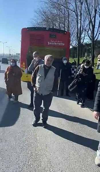 TEM Otoyolu’nda İETT otobüsü arıza yaptı: Vatandaşlar yolda bekledi-2