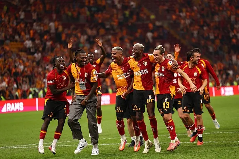 galatasarayin-forma-geliri-68-milyon-euroya-cikti-1788509584293.jpeg Galatasaray'ın forma geliri rekor seviyeye ulaştı: 68 milyon euro!-4