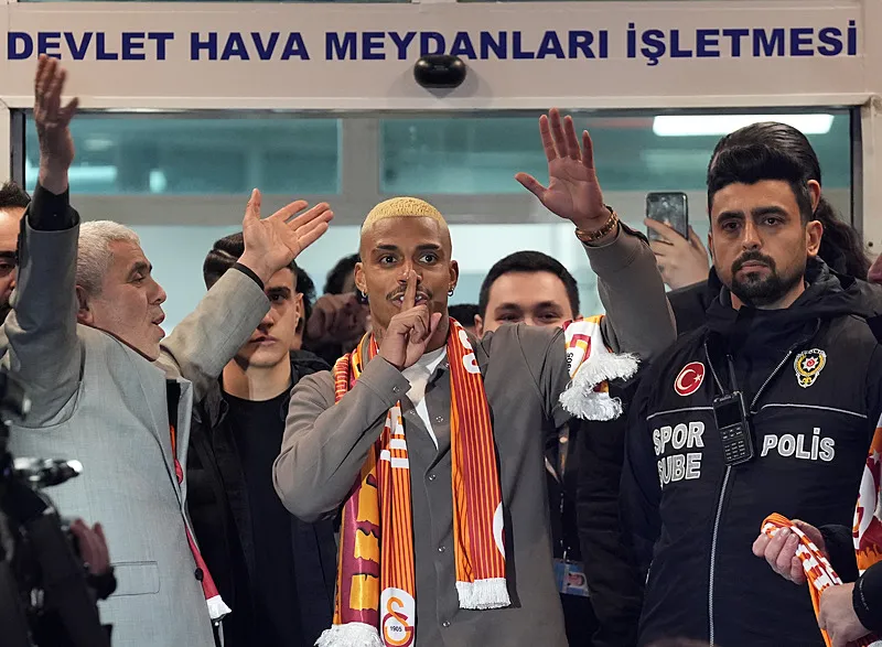 Galatasaray'da bir uçak daha bekleniyor! Transferde yeni bomba - 15