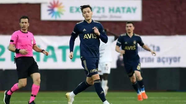 mesut-ozil-fenerbahcedeki-ilk-macina-hatayspor-karsisinda-cikti-1612286014370.jpeg Mesut Özil, Fenerbahçe'deki ilk maçına Hatayspor karşısında çıktı-6
