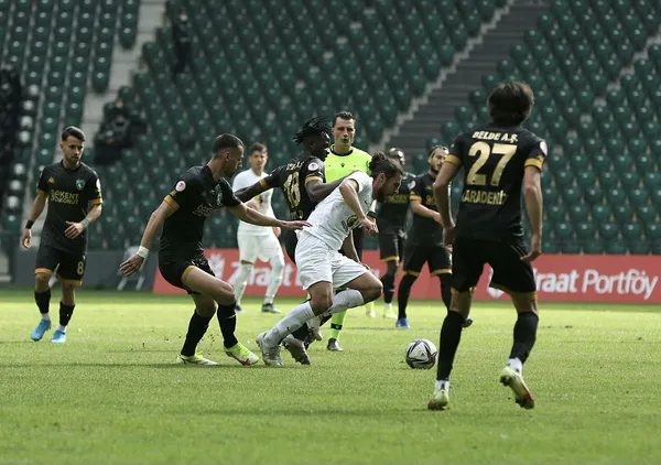 kocaelispor-2-bayburt-ozel-idarespor-0-mac-sonucu-1635338732222.jpg