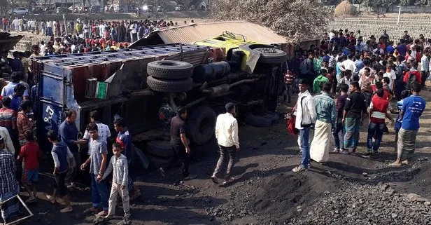 Bangladeş’te kamyon işçi barakasına daldı, çok sayıda ölü var