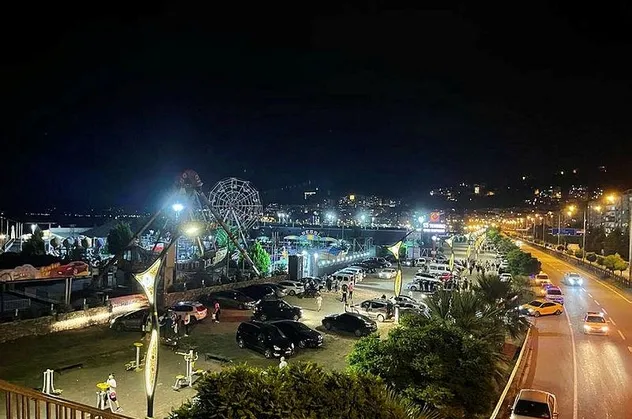 Giresun'da faciadan dönüldü! Lunaparkta tren raydan çıktı