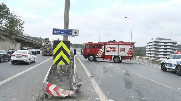 Son dakika: TEM Otoyolu'nda Kağıthane mevkiinde çakıl yüklü hafriyat kamyonu devrildi-3