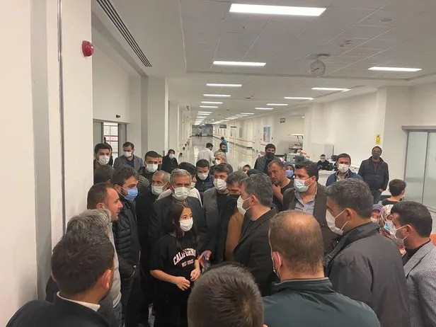 basibos-gezen-9-kopek-ogrenciyi-agir-yaraladi-ankara-buyuksehir-belediyesine-soylememize-ragmen-onlem-alinmadi-1638218488223.jpeg Başıboş gezen 9 köpek öğrenciyi ağır yaraladı: "Ankara Büyükşehir Belediyesi'ne söylememize rağmen önlem alınmadı"-4