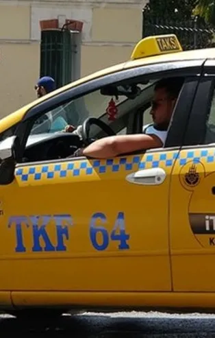Taksim'de taksicilerin maske takma kuralına umursamazlığı dikkat çekti