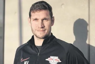 floryada-hoca-krizi-yonetim-alman-hoca-ile-anlasti-iddialara-gore-okan-buruk-isyan-bayragi-acti-1666044361743.jpeg Florya’da hoca krizi! Yönetim Alman hoca ile anlaştı… İddialara göre Okan Buruk isyan bayrağı açtı-2