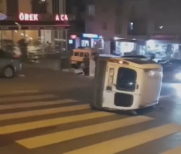 Son dakika: Beylikdüzü'nde kazadan kaçan araç yan yattı-2