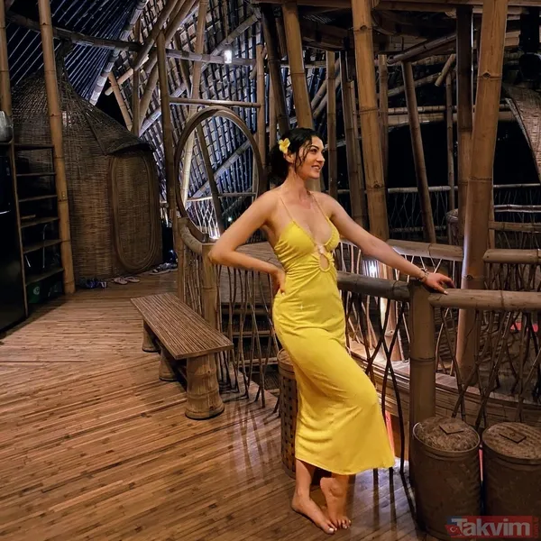 Burcu Özberk'ten önce boylu boyunca göğüs dekoltesi sonra da bikinili poz 'seni çılgın prenses' Dizisi final yaptırılan Burcu... - 13