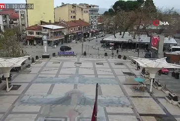 Balıkesir’de deprem anı kamerada!