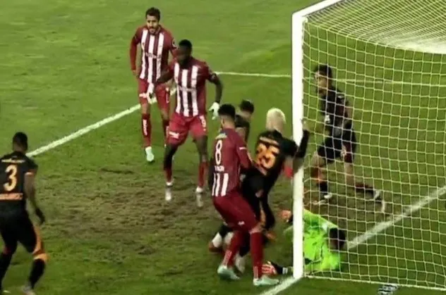 Sivasspor'un golü verilmedi açıklama Galatasaray ve Fenerbahçe'den geldi