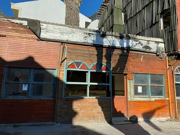 yesilcamin-kotu-adami-erol-tasin-kahvehanesi-harabeye-dondu-son-hali-icler-acisi-1673283210716.jpg Yeşilçam’ın kötü adamı Erol Taş’ın kahvehanesi kapandı! Son hali içler acısı...-6