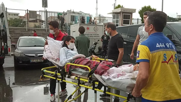 5-yasindaki-kizinin-onunde-5-kursunla-vurulan-ve-yatalak-kalan-sabiha-mutlunun-isyani-adalet-istiyorum-ayaklarimi-geri-istiyorum-1625809763731.jpg 5 yaşındaki kızının önünde 5 kurşunla vurulan ve yatalak kalan Sabiha Mutlu'nun isyanı: Adalet istiyorum ayaklarımı geri istiyorum-9