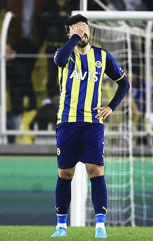 Fenerbahçe'de Ozan Tufan hüsranı! Taraftarlar öfke kustu