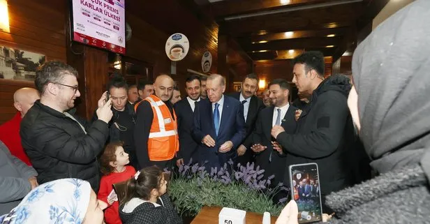 Başkan Erdoğan deprem sonrası sahada: Panik yaşayayan vatandaşları ziyaret etti
