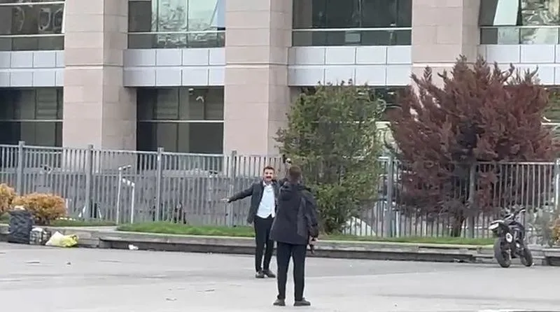Çağlayan'da akılalmaz olay! Havaya ateş açıp kendi bacağını vurdu-4