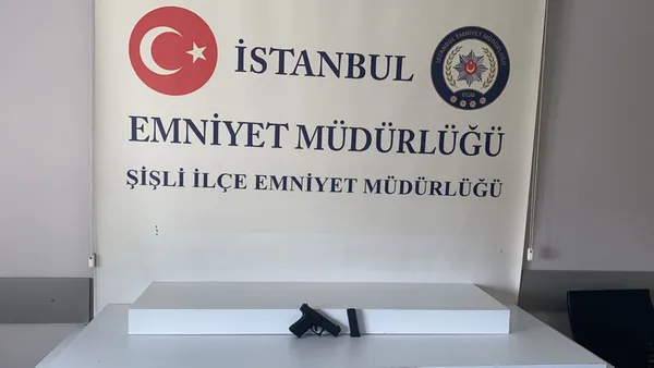 istanbul-sislide-dehset-anlari-aracla-onunu-kestigi-kisiye-kursun-yagdirdi-1633845634620.jpg İstanbul Şişli'de dehşet anları! Araçla önünü kestiği kişiye kurşun yağdırdı-4
