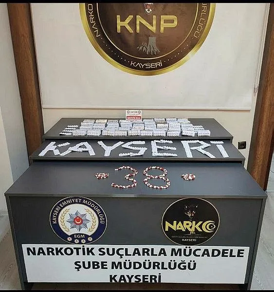 kayseride-zehir-tacirlerine-operasyon-9-gozalti-1695217869516.jpeg