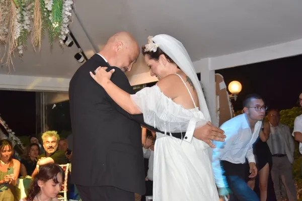 1693192866463.jpeg CHP'li Çanakkale Belediye Başkanı Ülgür Gökhan yeni bir skandala imza attı! Yangından kaçtı düğüne koştu! Utanmadan üzerine paylaşım yaptı-9