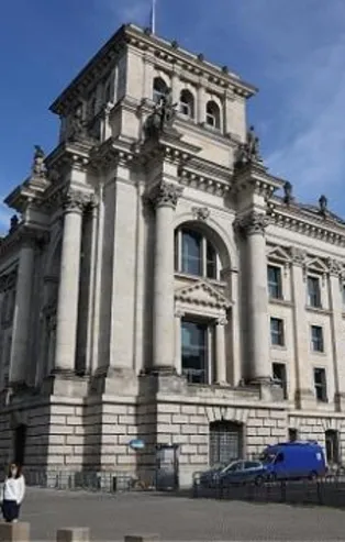 Almanya’da Federal Meclis binasına yönelik kundaklama girişimi korku yarattı