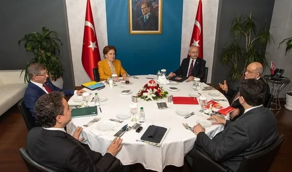 1650770902934.jpg Kozmik masa! 6'lı ittifak toplantısı öncesi DP Genel Merkezi'nde dikkat çeken olay-2