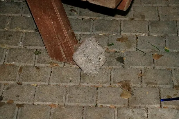 SON DAKİKA: Adana'da maske takmayan 2 kişi kimlik soran polislere taşla saldırdı-1