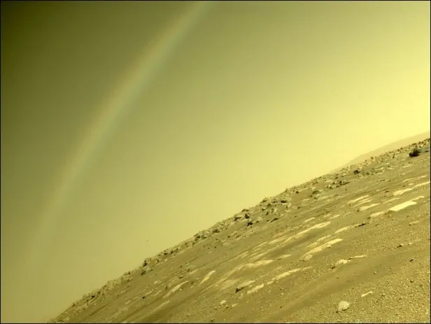 NASA'nın helikopteri Ingenuity Mars'tan ilk renkli fotoğrafı gönderdi-5