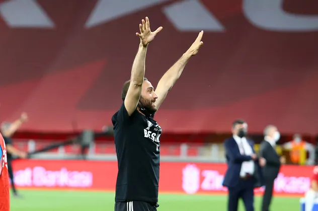Cenk Tosun Beşiktaş'tan kopamıyor!