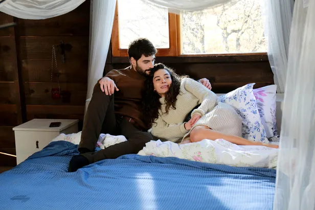 hercai-54bolum-fragmani-miran-annesinin-yasadigini-ogrenir-1610102386333.jpg