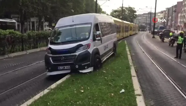 İstanbul'da tramvay yolunda kaza!