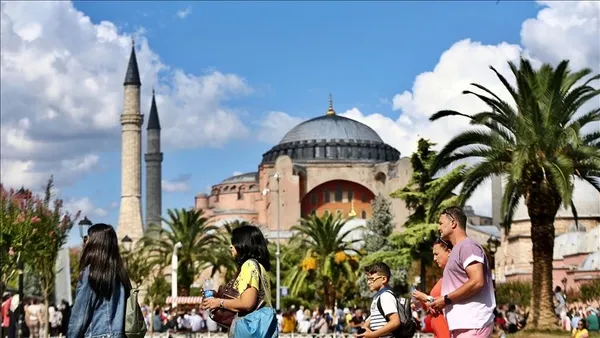 istanbula-yilin-ilk-10-ayinda-4-milyon-200-bin-turist-geldi-1608024789577.jpg İstanbul'a yılın ilk 10 ayında 4 milyon 200 bin turist geldi-5