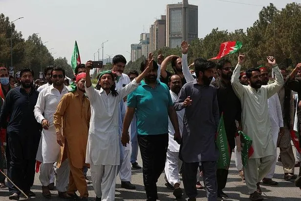 Pakistan'da hükümeti devirmek için oluşturulan komplonun arkasında ABD'li o isim mi var?-5