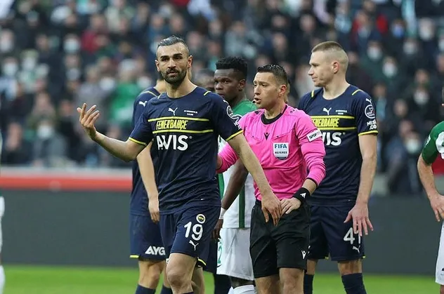 Fenerbahçe'nin yıldızı Serdar Dursun'dan kötü haber! Kırık tespit edildi, tedavisine başlandı
