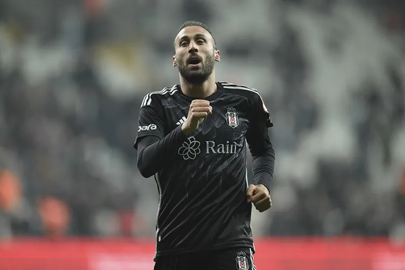 cenk-tosunun-besiktasa-vedasinda-dikkat-ceken-detaylar-1721231096006.jpg