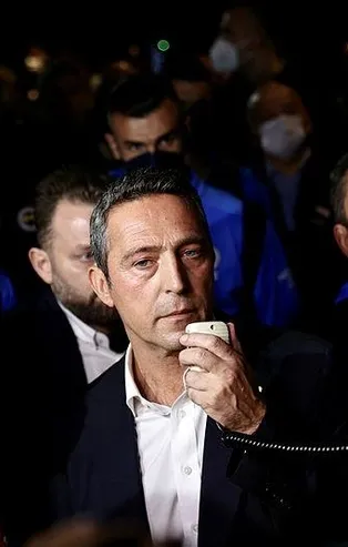 Fenerbahçe taraftarı isyan bayrağını çekti: "Yeter artık istifa et Ali Koç"
