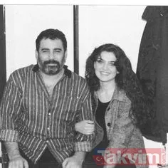 Kafamı duvara vurmadan Tanıyabilmek seni Beyninin içindekileri anlayabilmek Ve yitirmeden, yüzündeki anlık tebessümü Bütün saatleri öylece dondurabilmek için...