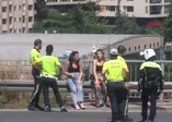 15 Temmuz Şehitler Köprüsü yolunda lüks araç alev alev yandı! Genç kadınlar geriye doğru koştu