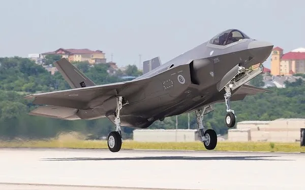 Türk F-35’lerinin ilk uçuşu görüntülendi!-2
