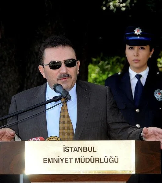 ilk-darbe-girisimi-yasanirken-istanbul-il-emniyet-mudurlugune-getirilen-selami-altinok-17-25-aralik-olayini-anlatti-1639782489564.jpeg İlk darbe girişimi yaşanırken İstanbul İl Emniyet Müdürlüğü’ne getirilen Selami Altınok 17-25 Aralık olayını anlattı!-11