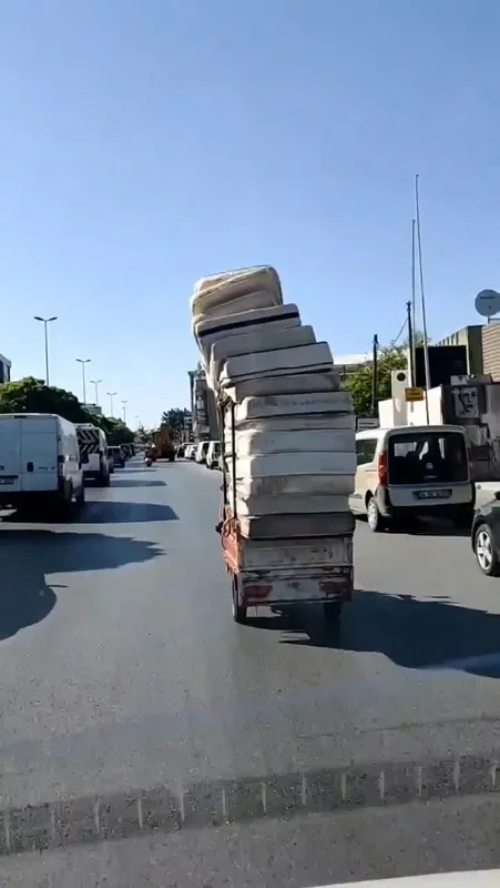 avcilarda-motosikletle-olume-davetiye-cikaran-yolculuk-1659249019070.jpg Avcılar'da motosikletle ölüme davetiye çıkaran yolculuk-6