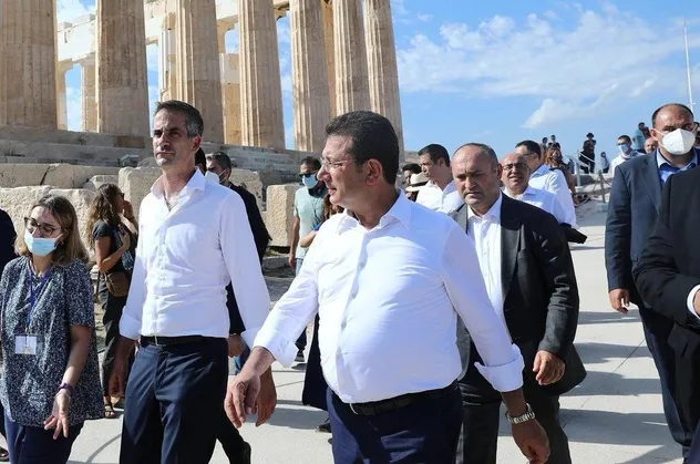 CHP'li yönetim İBB'yi borç batağına sürükledi! Bir yılda 35 CHP'liye ikramiye hariç 3 milyon 600 bin TL ödeme