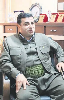 "İki yüzlü ve korkak"