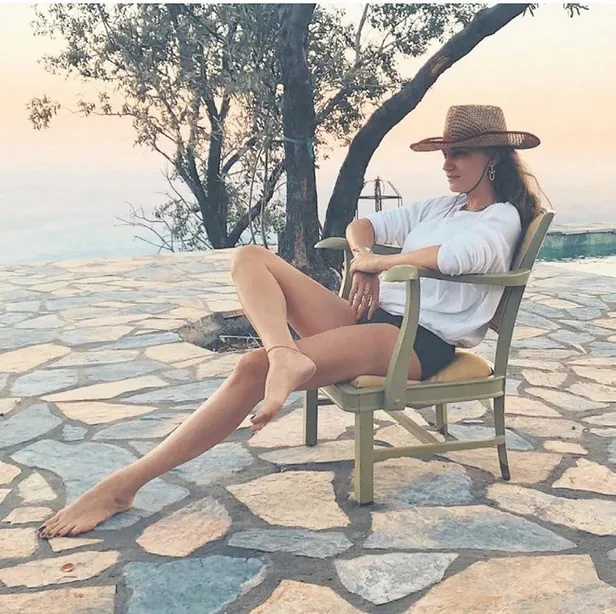 irem-dericiden-ikinci-sans-cem-belevini-gul-jestini-gozlere-soktu-1642358969478.jpeg İrem Derici'den ikinci şans! Cem Belevi'nin gül jestini gözlere soktu-8