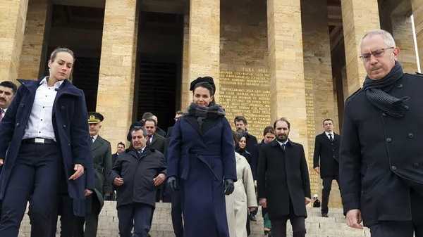 macaristan-cumhurbaskani-novaktan-anitkabire-ziyaret-1680093926165.jpg Macaristan Cumhurbaşkanı Novak’tan Anıtkabir'e ziyaret!-4