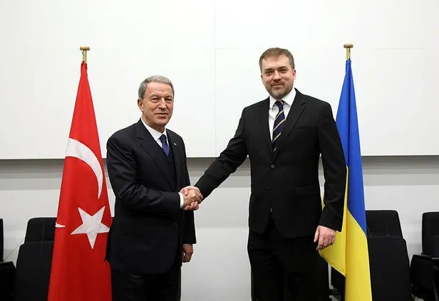 Son dakika: Milli Savunma Bakanı Akar, Yunan mevkidaşı ile görüştü-5