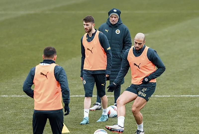 Fenerbahçeli yıldızdan şoke eden karar!