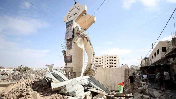 Katil İsrail Filistinlilerin sembolik yapılarını hedef alıyor-3