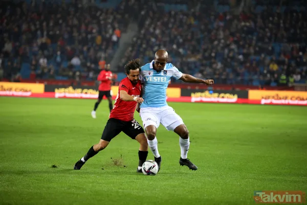 Trabzonspor - Gaziantep FK maçında ilginç olay! Arda Akbulut kaleye geçince Muhammet Taha Tepe maça motosikletle yetişti - 19